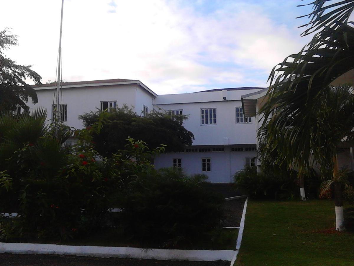 Sea Shell Palms, Ocho Rios Bed & Breakfast Exterior photo