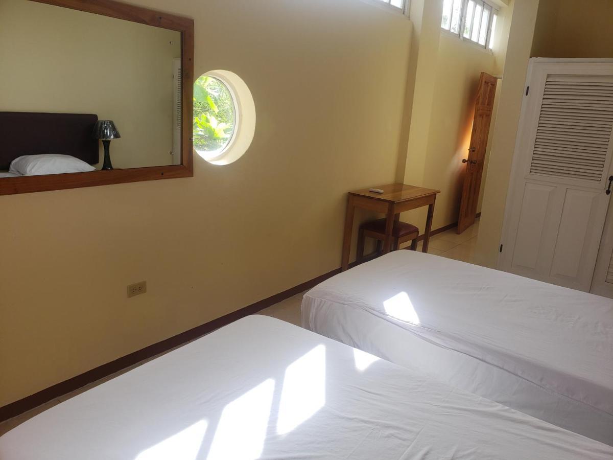 Sea Shell Palms, Ocho Rios Bed & Breakfast Exterior photo