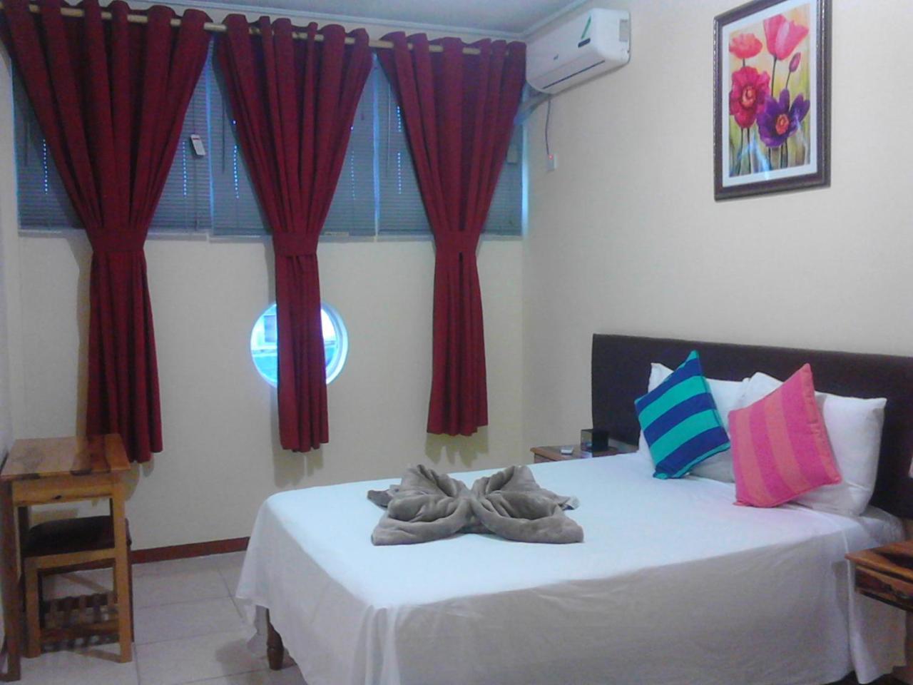 Sea Shell Palms, Ocho Rios Bed & Breakfast Exterior photo