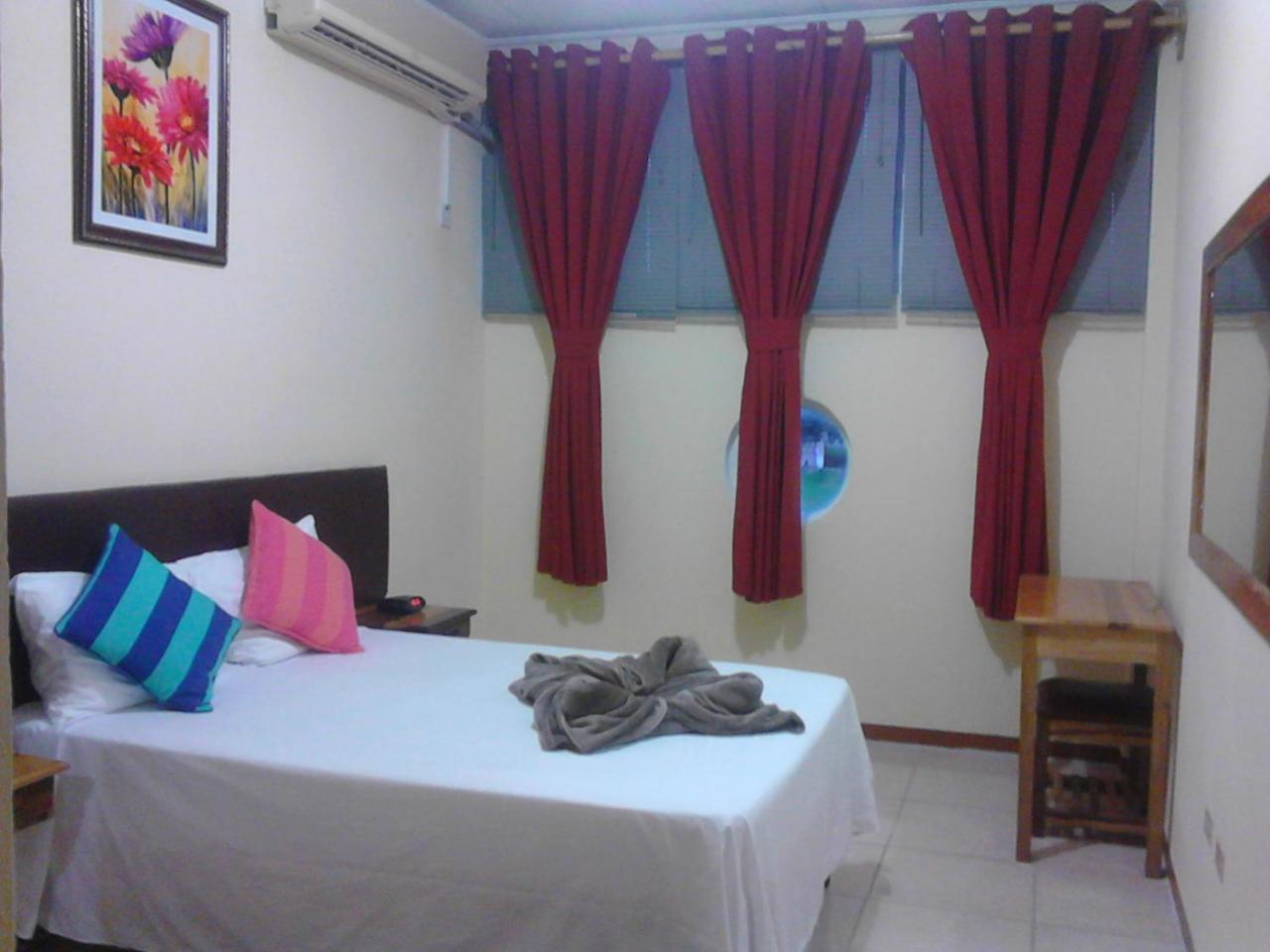 Sea Shell Palms, Ocho Rios Bed & Breakfast Exterior photo